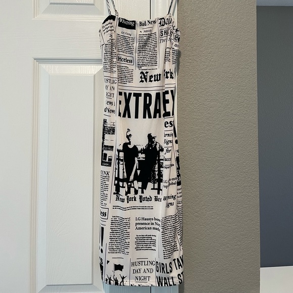 Mini Newspaper Dress - Picture 2 of 3